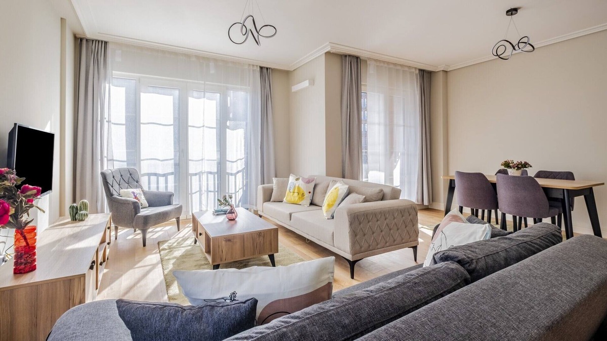 Umraniye Apartment | Residence Flat with Balcony in Umraniye