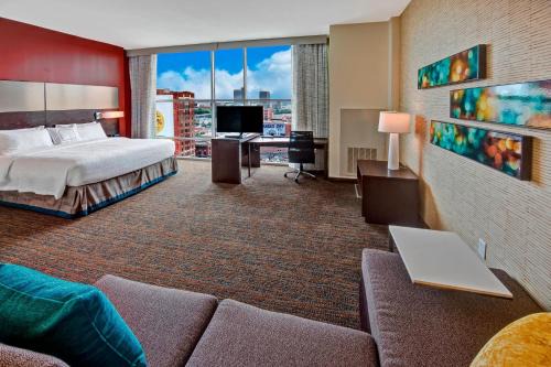 Crossroads Arts District Hotel | Residence Inn by Marriott Kansas City Downtown/Convention Center