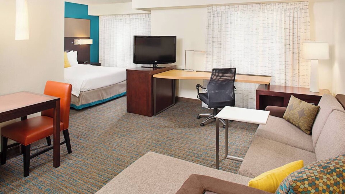Livonia Hotel | Residence Inn Detroit Livonia, 2 Studio Queen Rooms, Complimentary Breakfast