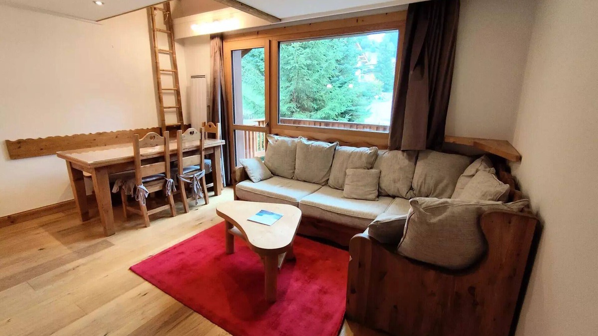 Meribel Centre Apartment | Residence L'arolaz N°1 - Ski to foot apartment 7 people in the center of Meribel