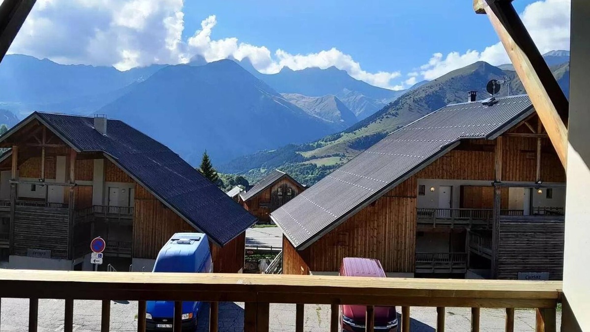 Saint-Jean-d'Arves Apartment | Residence La Fontaine Du Roi - Apartment 6 beds, 100m from the ski slopes, view Aiguilles d'Arves