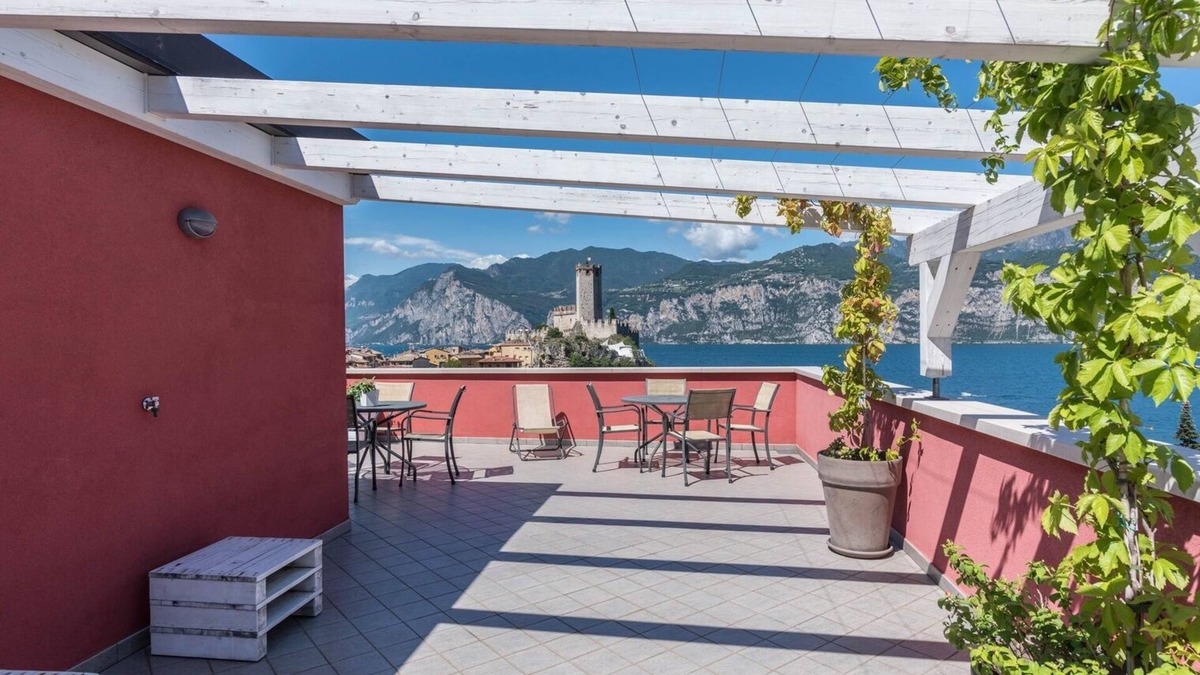Malcesine Apartment | Residence "La Pergola" central area, garden, swimming pool, parking