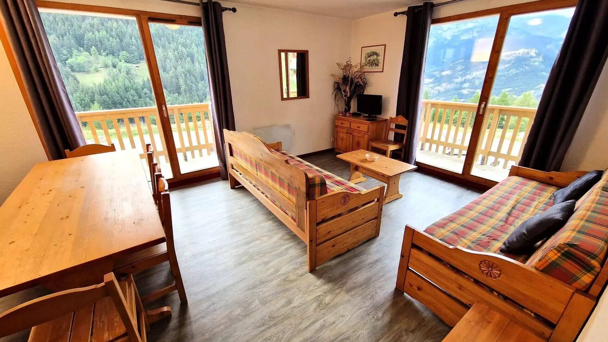Valfrejus Apartment | Residence Le Cheval Blanc - 3 rooms + cabin 8/10 people of 55 m2