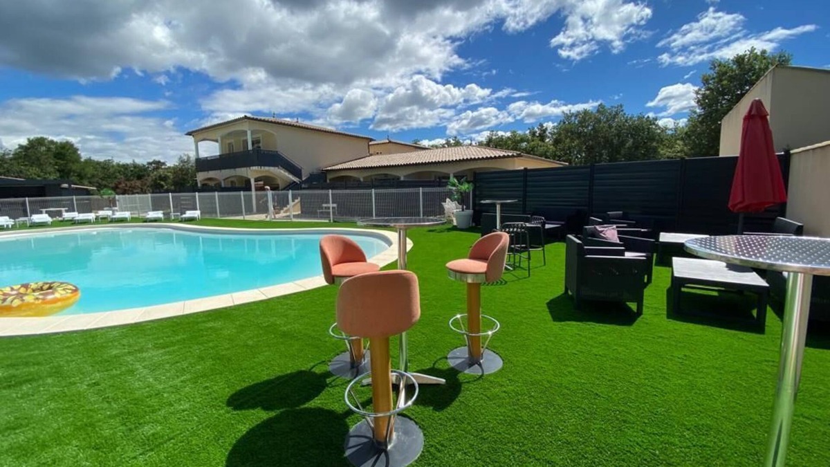 Labastide-de-Virac Cottage | RESIDENCE LE PARADIS ACQUIS "GITE EMERAUDE