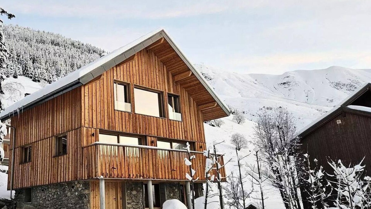 Saint-Sorlin-d'Arves Ski Chalet | Residence Le Pré - Chalet new village heart for 14 people with piste view