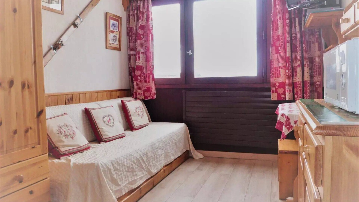 Tignes le Lac Apartment | Residence Le Palafour - Studio 2 people in Tignes at the foot of the slopes, shops, the ESF and the tourist office in the lake district. Appa