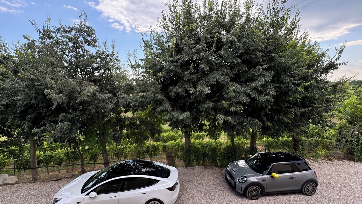 Pozzolengo Apartment | Residence Le Vigne just minutes from Peschiera del Garda, surrounded by vineyards.