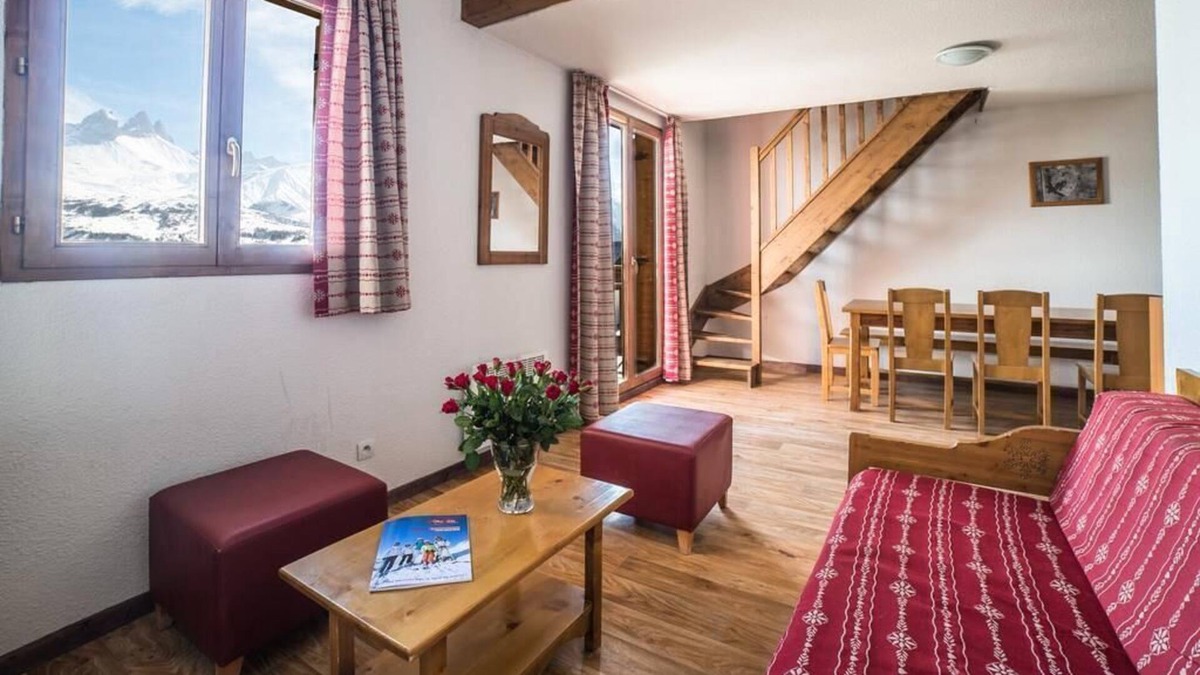 Albiez-le-Vieux Apartment | Residence Les Chalets du Hameau des Aiguilles - 3 rooms 8/10 people Mountain Corner