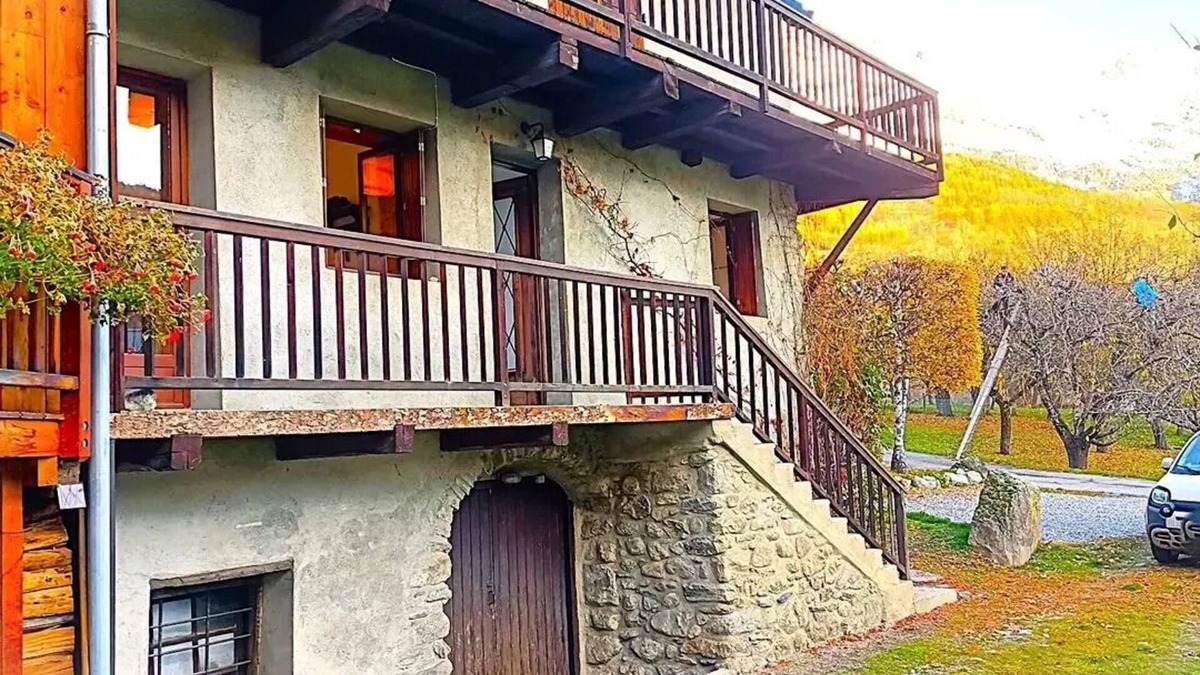 Pelvoux Apartment | Residence Maison Pelmou-pelvoux - Nice T3 apartment in country house for 6 people with balcony.