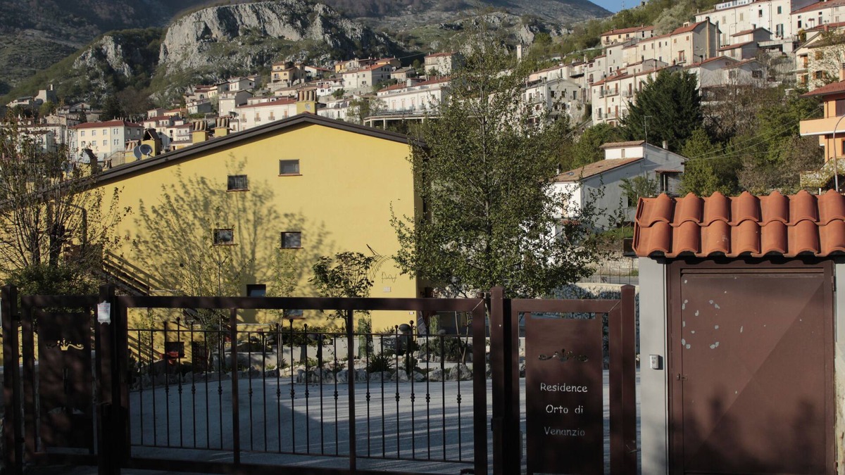 Barrea Apartment | Residence 'Orto di Venanzio' - The Red Lily