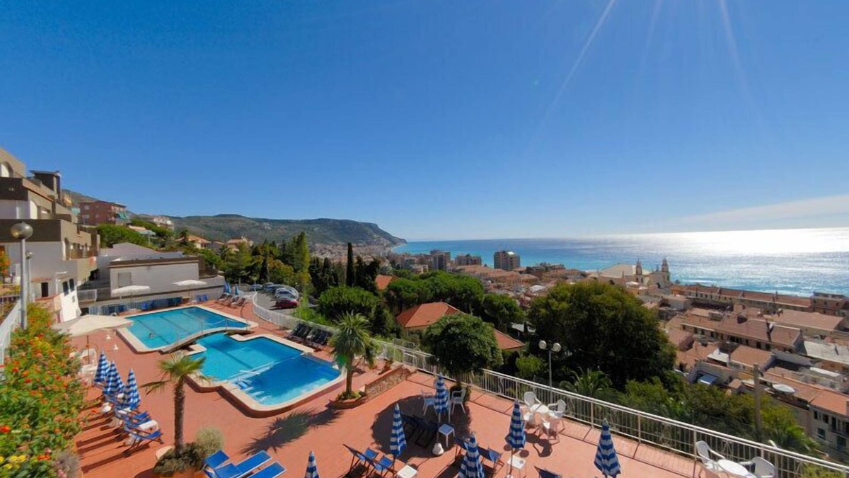 Pietra Ligure Apartment | Residence Sant'anna Three-room Apt 8 Pax Classic