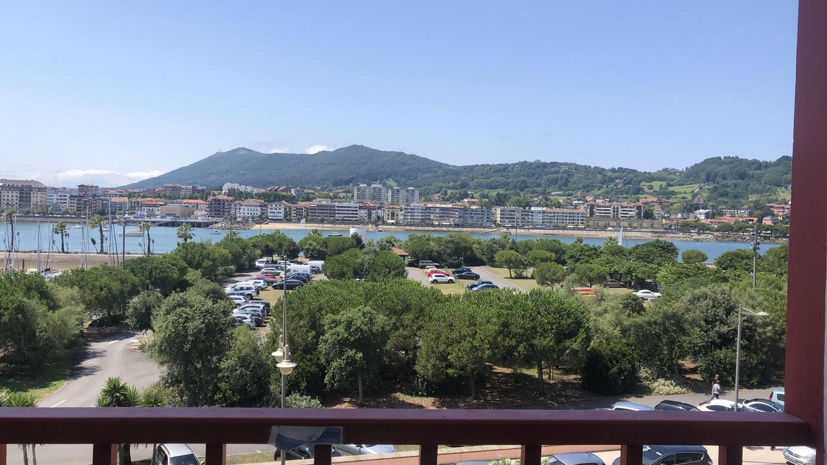 Hendaye Apartment | Residence sokoburu Sea and harbor view