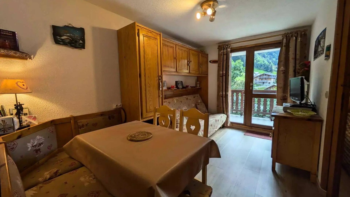 Areches Apartment | Residence Val Blanc 1 - Apartment for 5 people, south in the heart of the village, near ski lifts