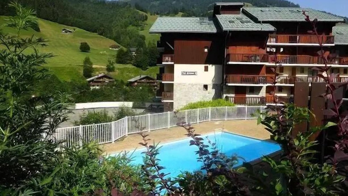 Areches Apartment | Residence Val Blanc 2 - Apartment 4 people center village near the slopes, classified 2 stars for 3 people