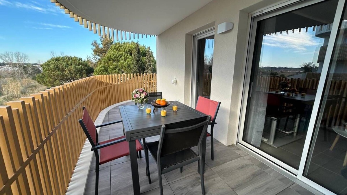 Serignan Apartment | Residence with swimming pool