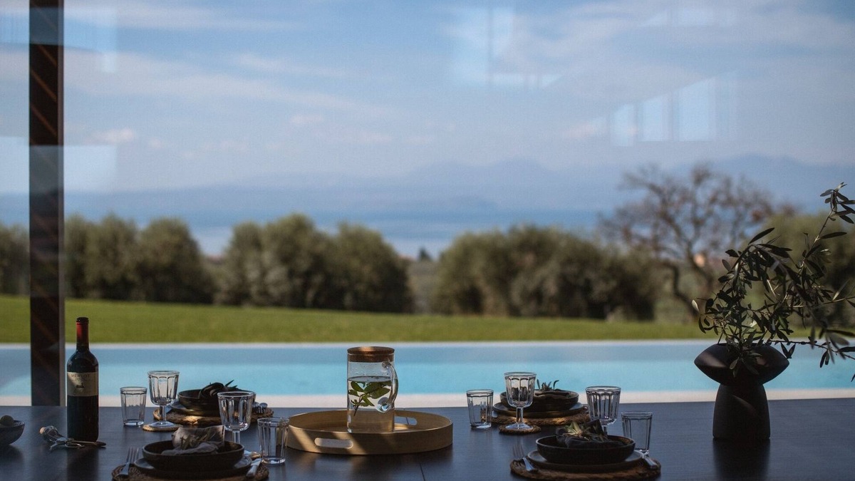 Cavaion Veronese Villa | Residenza Cavaion - Exclusive design with infinity pool, park and 180° lake view