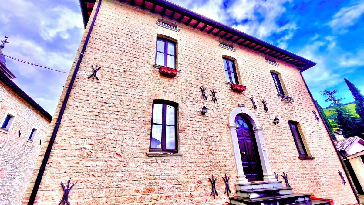 Nocera Umbra Villa | Residenza D'epoca Colle, Immersa nel Verde tra le più Belle Location Umbre
