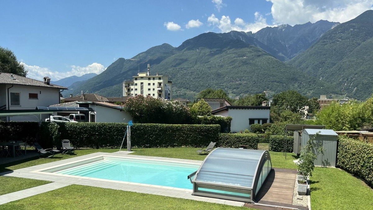 Riazzino Apartment | Residenza La Svolta - Salt Pool & Private Garden