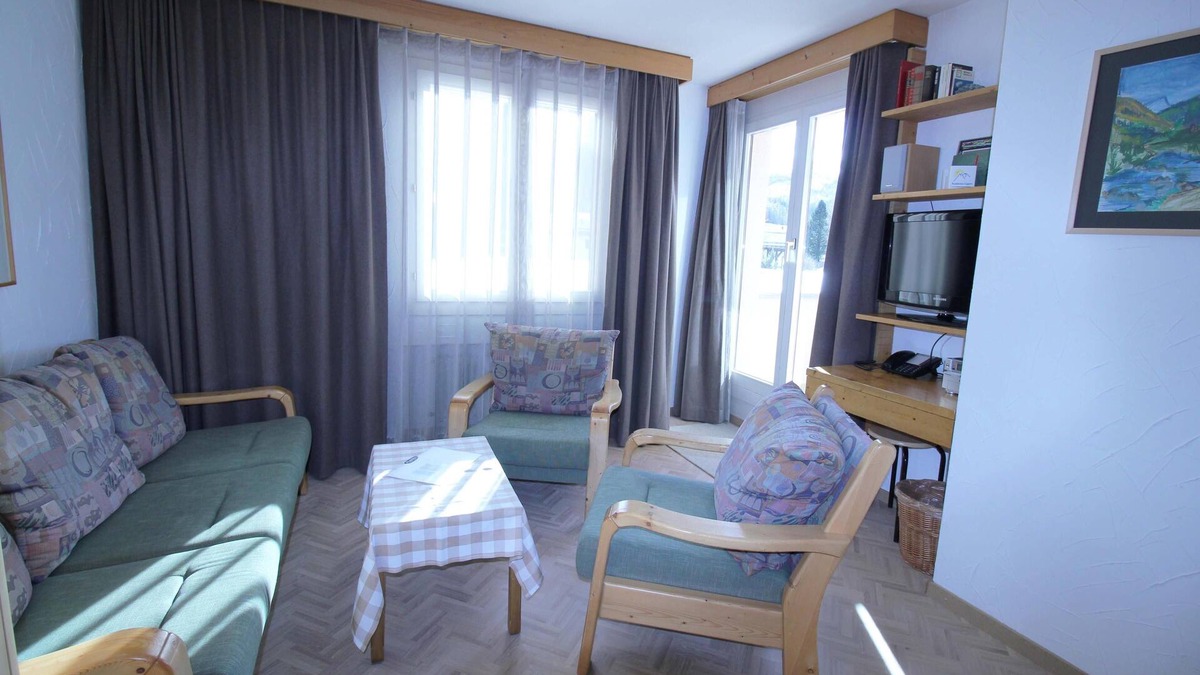Sils-Maria Apartment | Residenza Lagrev - 2 room flat no. 014 - type 21A - raised ground floor - south
