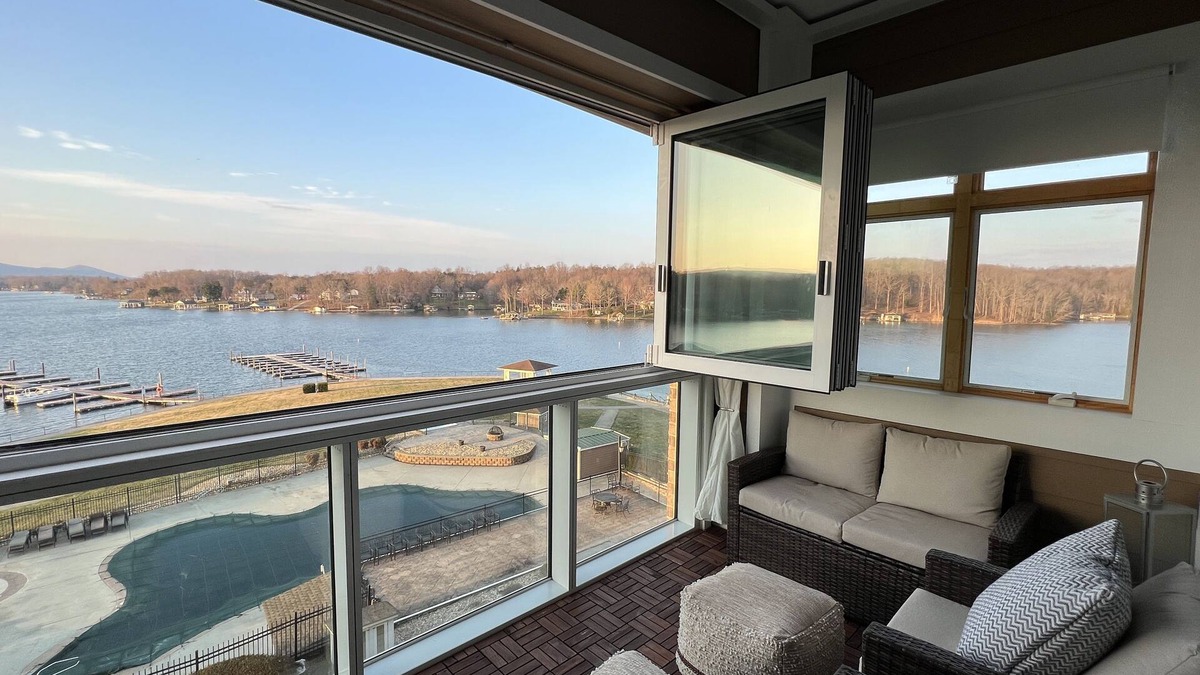 Huddleston Resort | Resort at The Pointe Smith Mountain Lake - Amenities To Spare