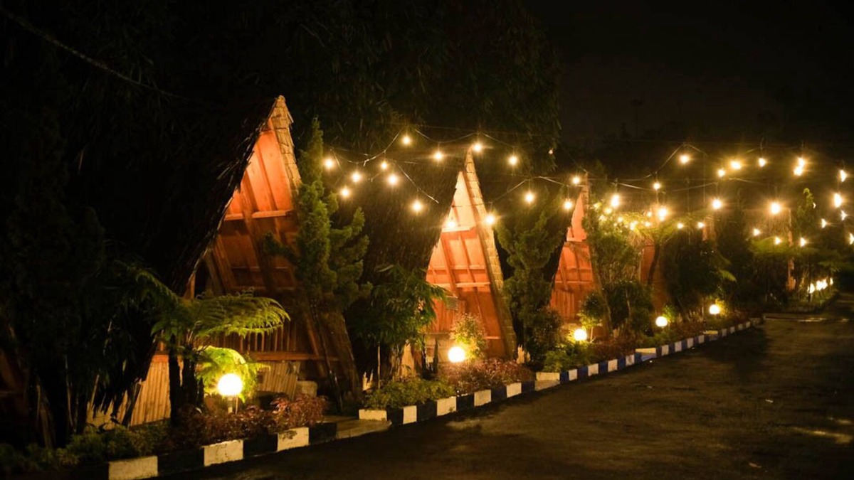 Ciater Villa | Resort bernuansa alam dengan kolam renang pribadi !