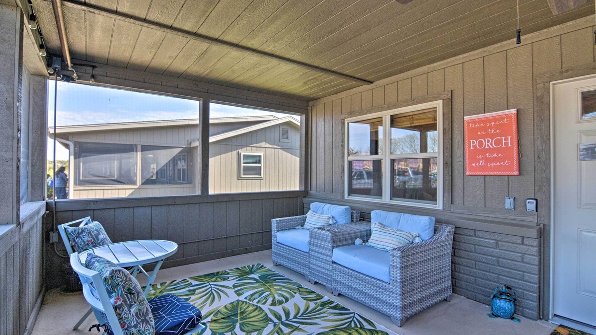 Lampe Cabin | Resort Cabin w/Nearby Pool & Lake Access!