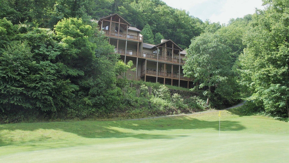 Whittier Condo | Resort Condo with Air Hockey/Ping Pong Table, Amenities and 1 dog permitted!