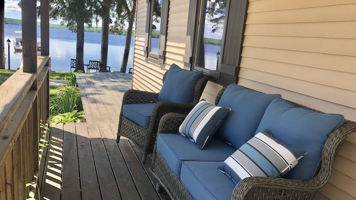Au Train House | Resort Home on AuTrain Lake. Sand Beach, dock, boat rentals near Pictured Rocks