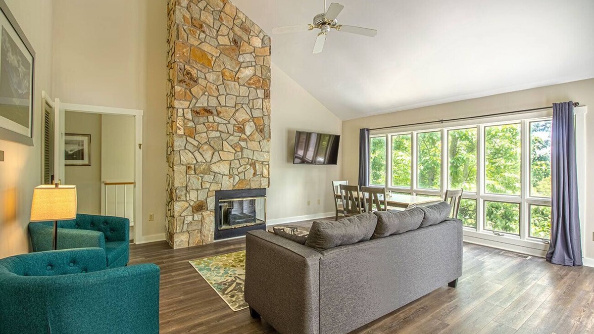 Massanutten House | Resort home, Private Foosball Table, Jacuzzi tubs, & Dog-Friendly!