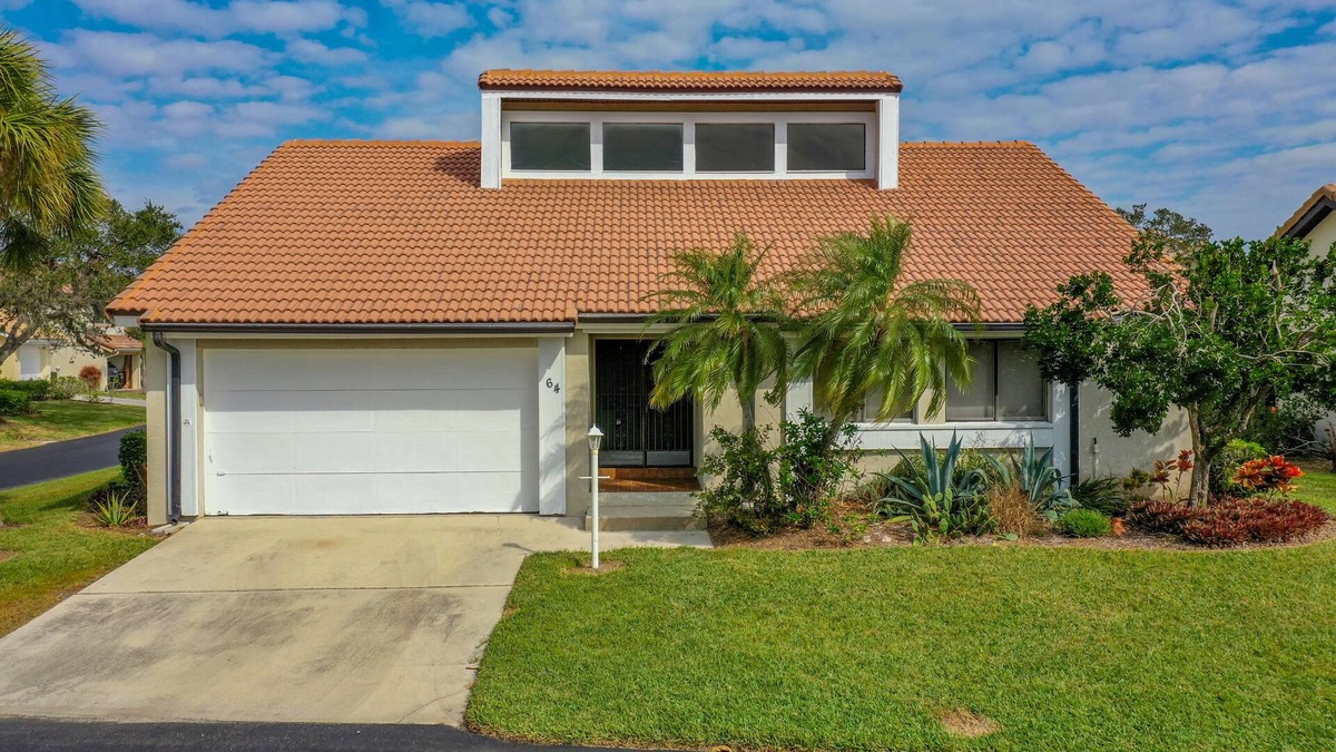 Laurel House | Resort Home w/Lanai - 1 mile from Shark Tooth Beach!
