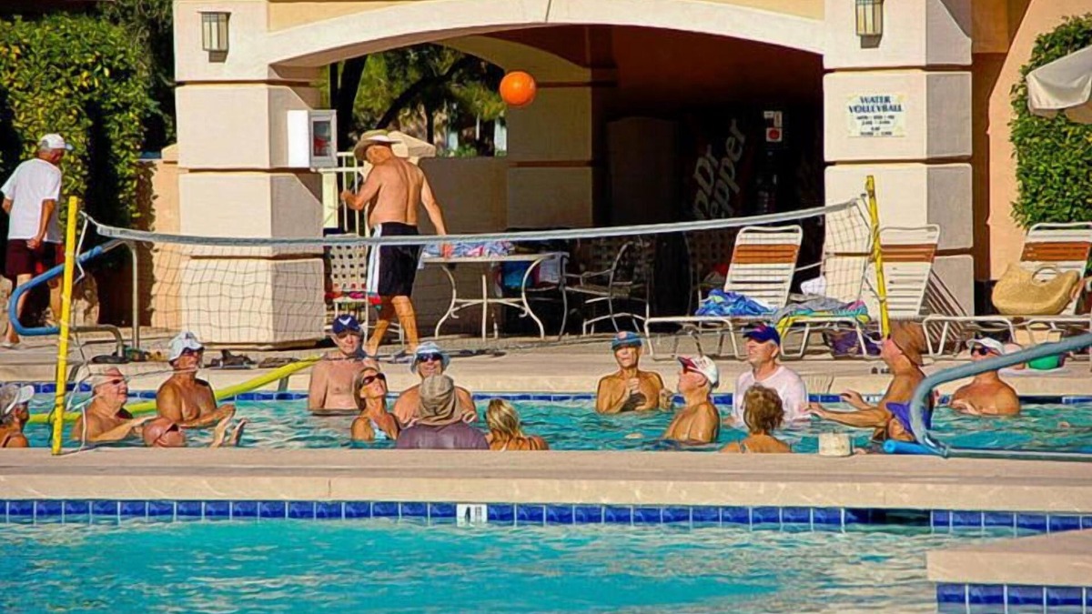 Chandler House | Resort lifestyle in award winning, Sun Lakes ! On the golf course!