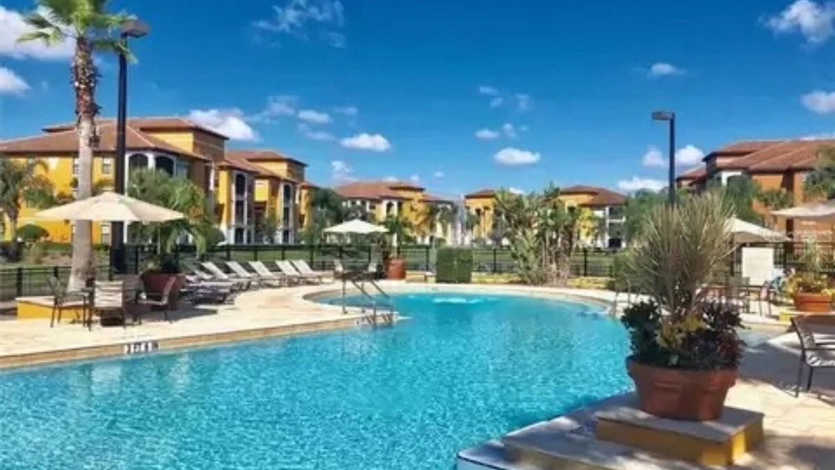 Sarasota Condo | Resort like 1 BR 1st floor condo, great for a relaxing getaway. close to beaches