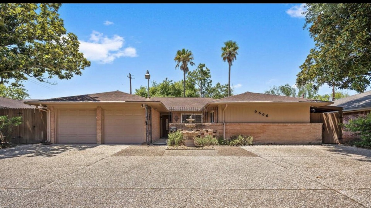 Westchase House | Resort Like home In Galleria Area with pool