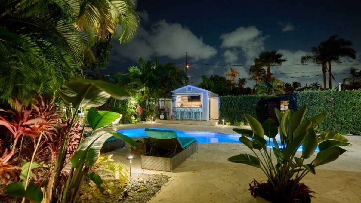 Downtown Hollywood House | RESORT LIKE HOME IN HOLLYWOOD BEACH W/HTD. POOL & HOT TUB & TROPICAL GRDN!
