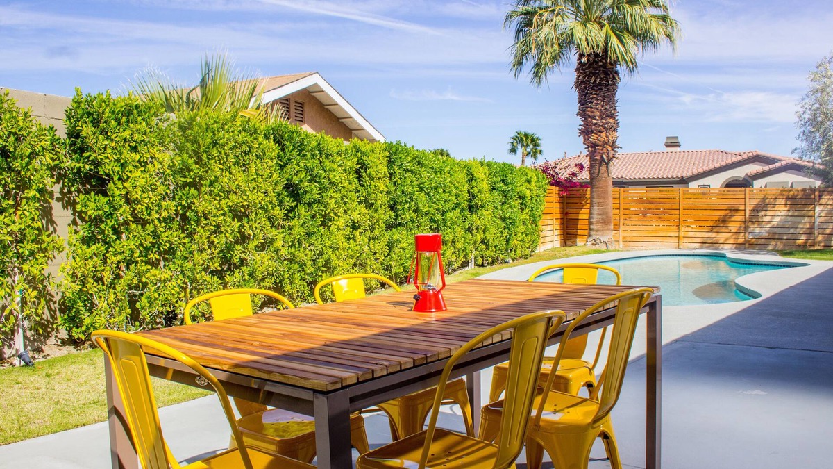 Vista Norte House | ★Resort-Like Midcentury, Big Pool & Awesome Mountain Views!★
