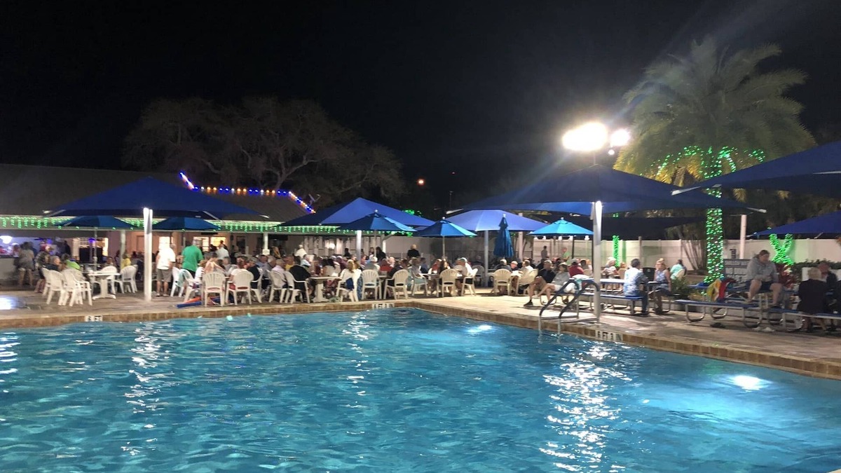 Braden River House | Resort living. Huge pools and Hot Tubs. WaterSlide. 20-30 minutes to 4 beaches!