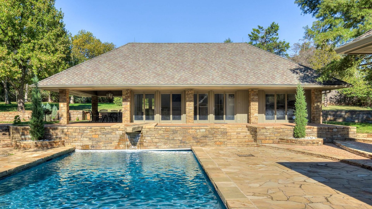 Edmond House | Resort living in Edmond with pool & tennis court!