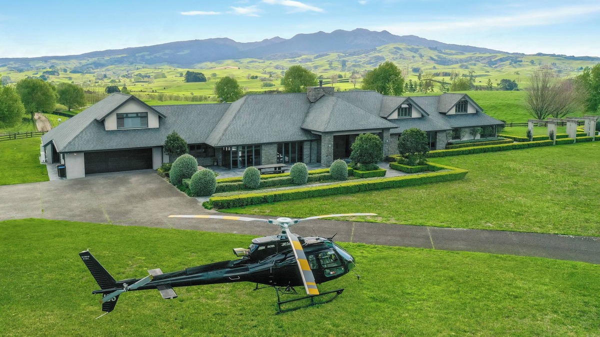 Waipa District House | Resort Luxury at its Finest