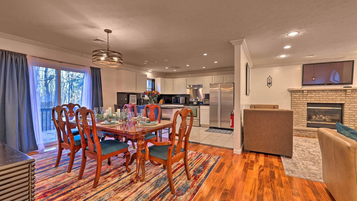 Pocono Summit House | Resort Perks & Lake Access: Poconos Retreat