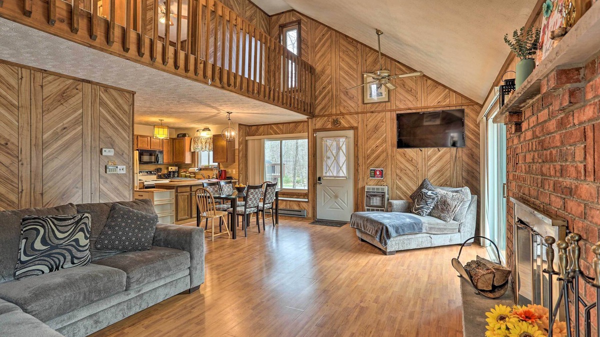 Bushkill House | Resort Perks: Picturesque Poconos Getaway!