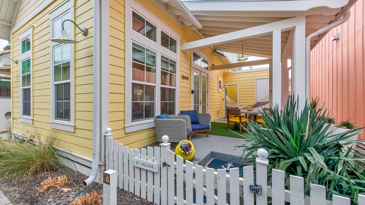 Port Aransas Cabin | Resort Pools, Pet Friendly, Golf Cart Boardwalk to Beach