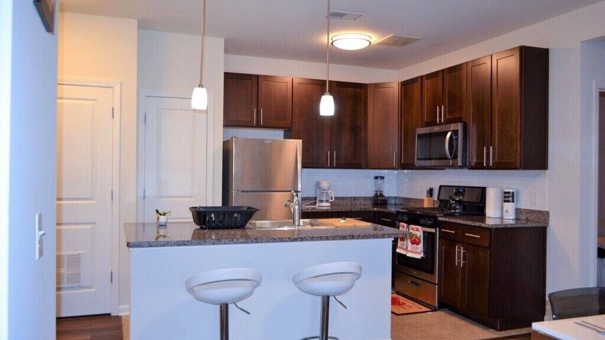 Hillsborough Apartment | Resort style , upscale 2bedroom with den ( 3rd bed room) free parking