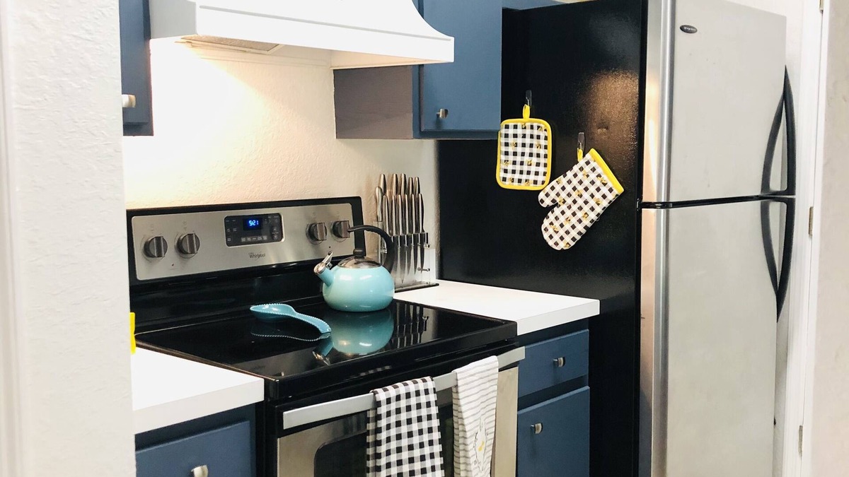 Bearss Plaza Condo | Resort-style 1bdr/1bath condo - Near Busch Gardens, Hospitals, Tampa & Beaches