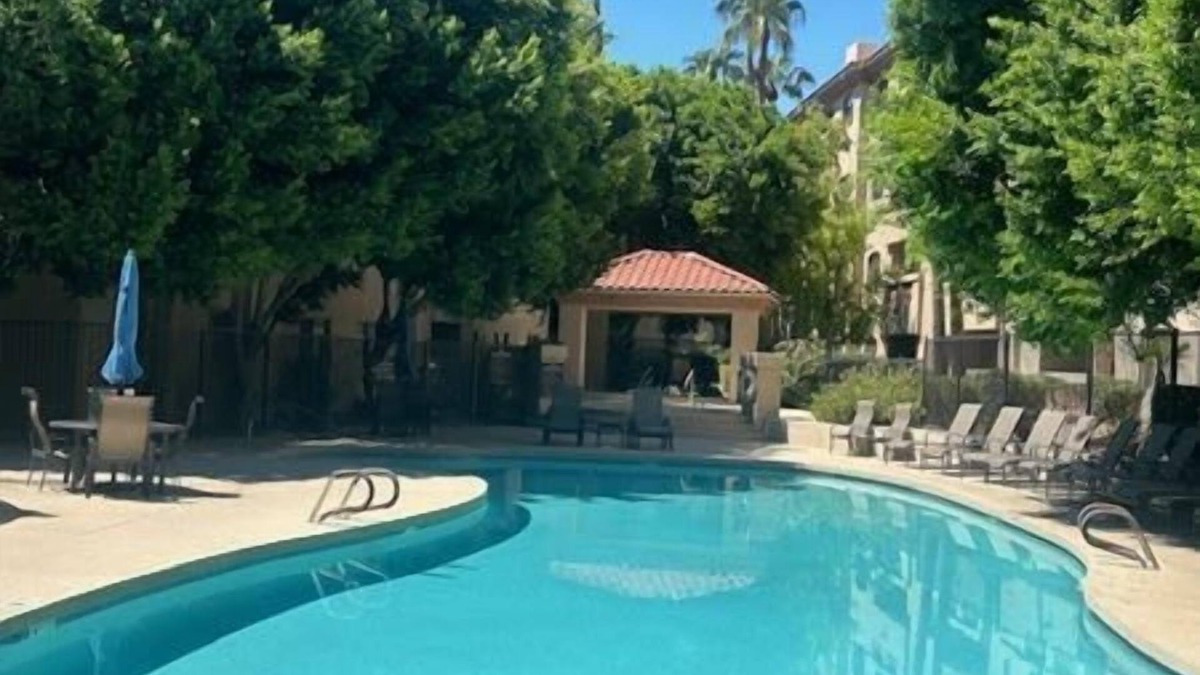 Camelback East Condo | Resort-Style Biltmore Retreat Heated Pool and Spa