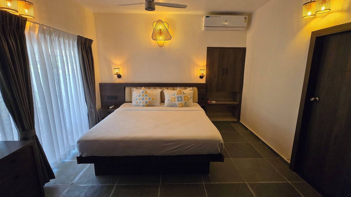 Alappuzha Bed & Breakfast | Resort style boutique homestay with WiFi, AC, Swimming Pool in Marari, Alappuzha