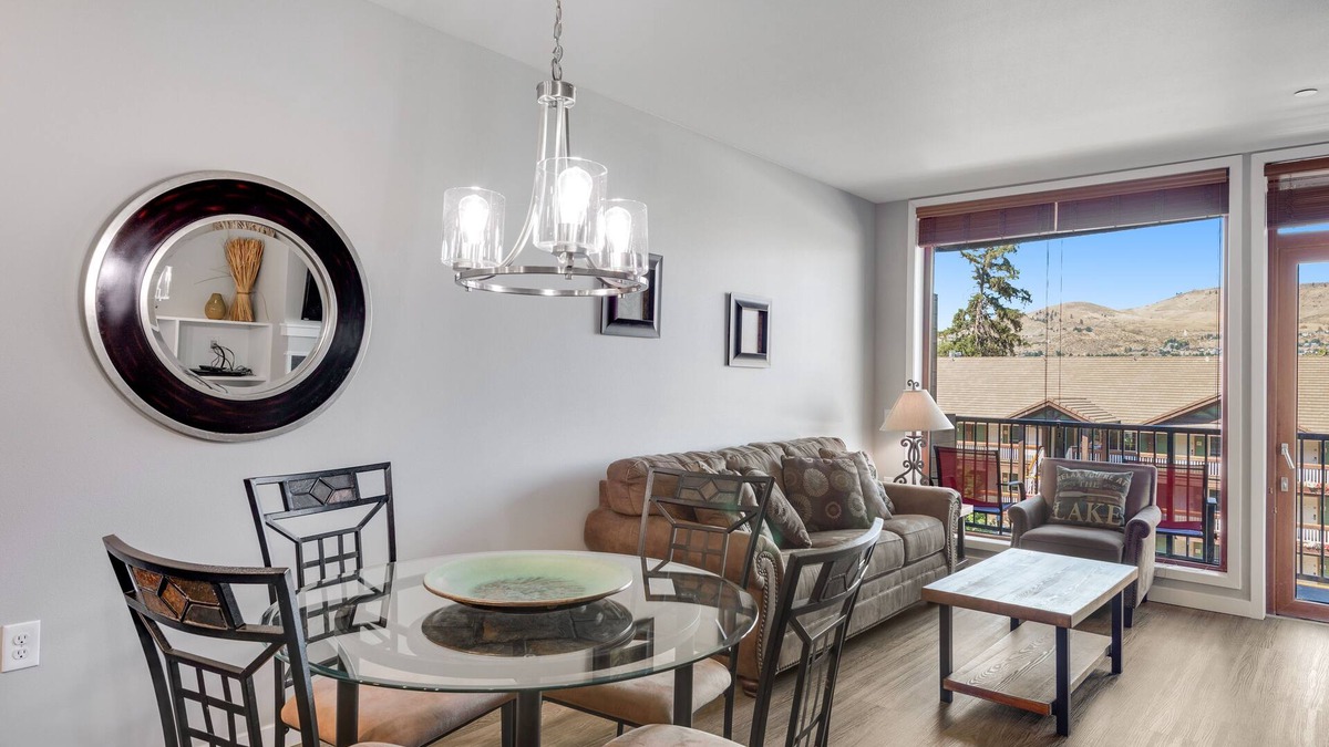 Chelan Condo | Resort-style Comfort with Shared Indoor Pool and Hot Tub, WiFi, and Lake Views
