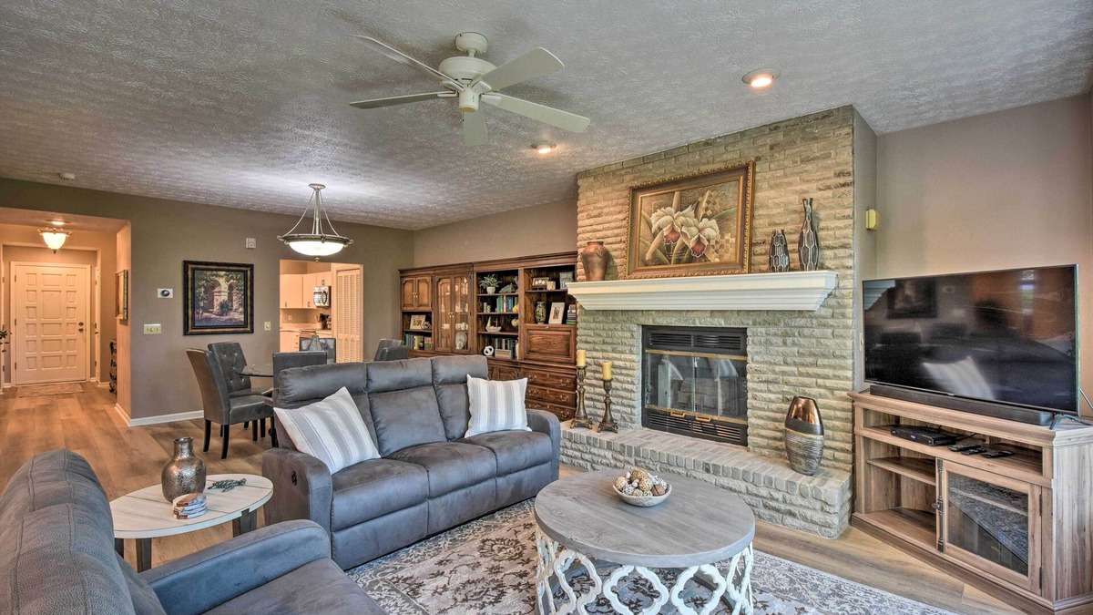 Salem Condo | Resort-Style Condo w/Balcony on Lake Keowee