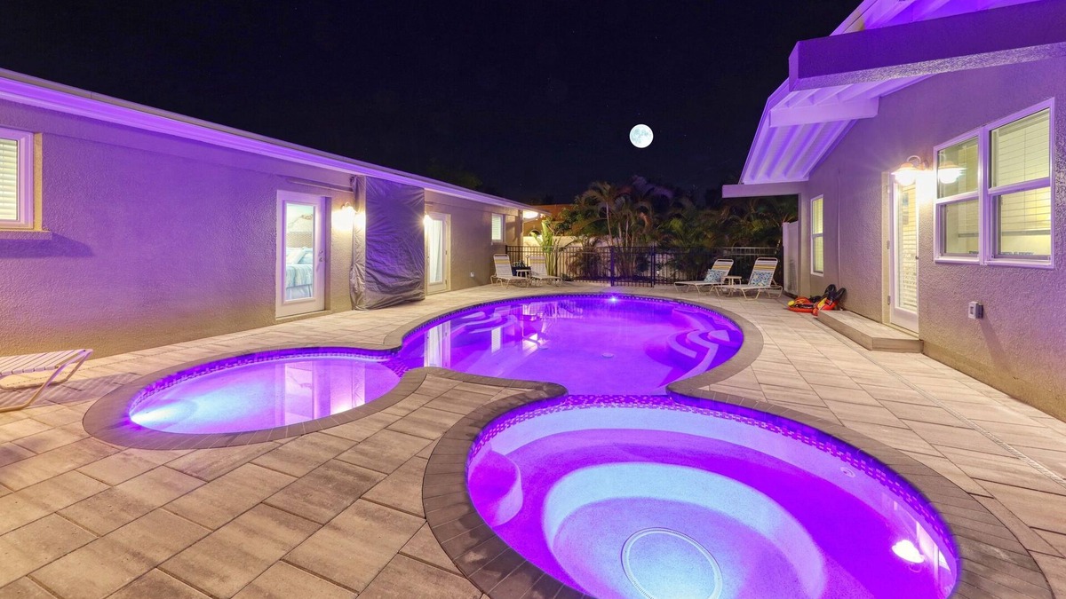 Anna Maria Resort | Resort-Style Ground Floor Suite On Vista Lake, Heated Pool & Spa 🦤