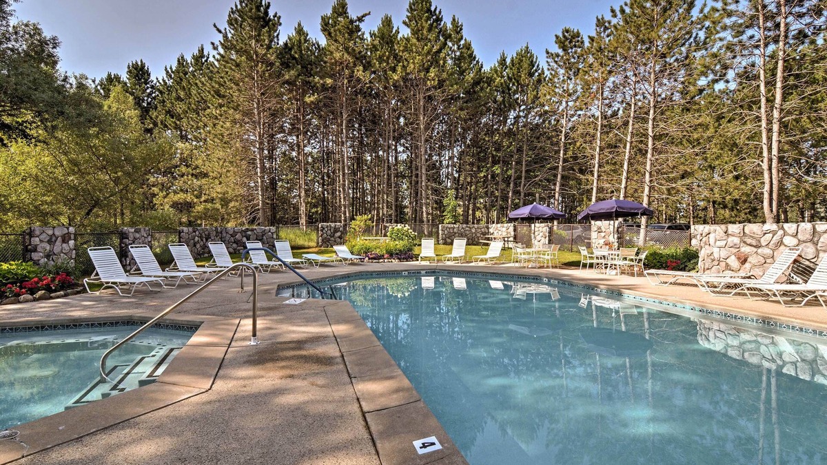Harbor Springs Cottage | Resort-style Harbor Springs Home Near Ski Resort!