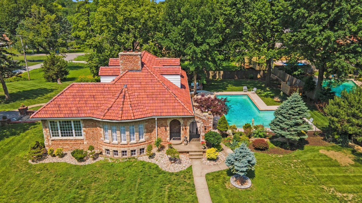 Gladstone House | Resort Style Home w/Private Pool